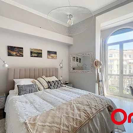 2 Pièces Climatisé Au Centre De - Fr-1-647-40